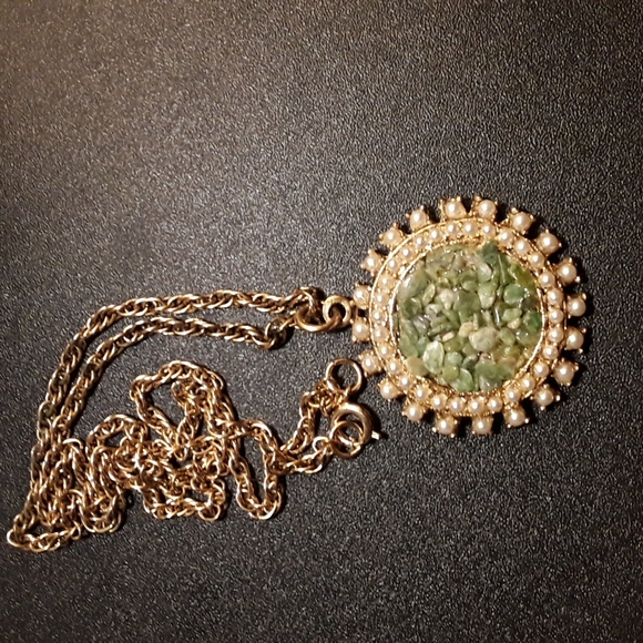 Ornate Vintage Necklace - Gold Tone - Picture 2 of 8